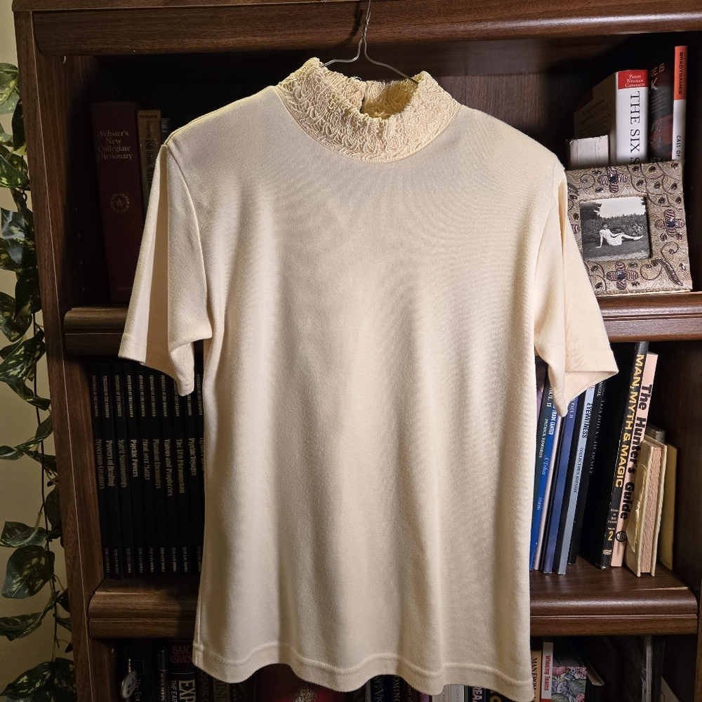 Vintage Donna Toran Woman's Short Sleeve Embroidered Turtle-Neck Top, Small